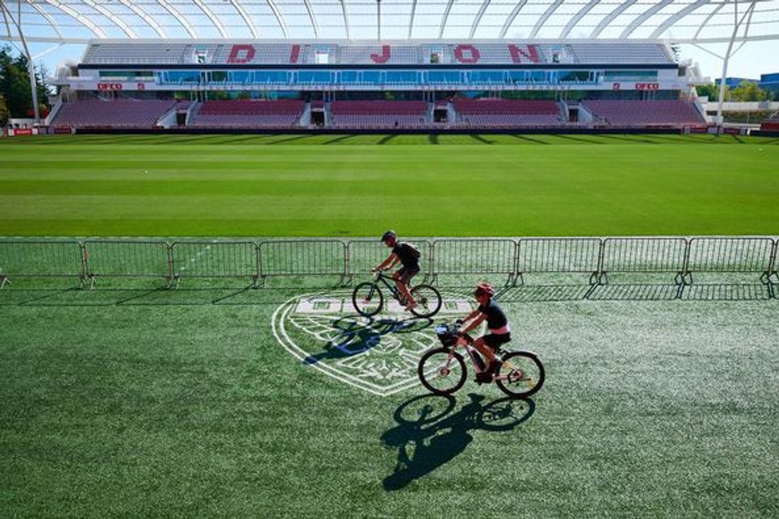 Lors du vélotour de Dijon, il est possible de traverser des lieux comme le stade Gaston Gérard